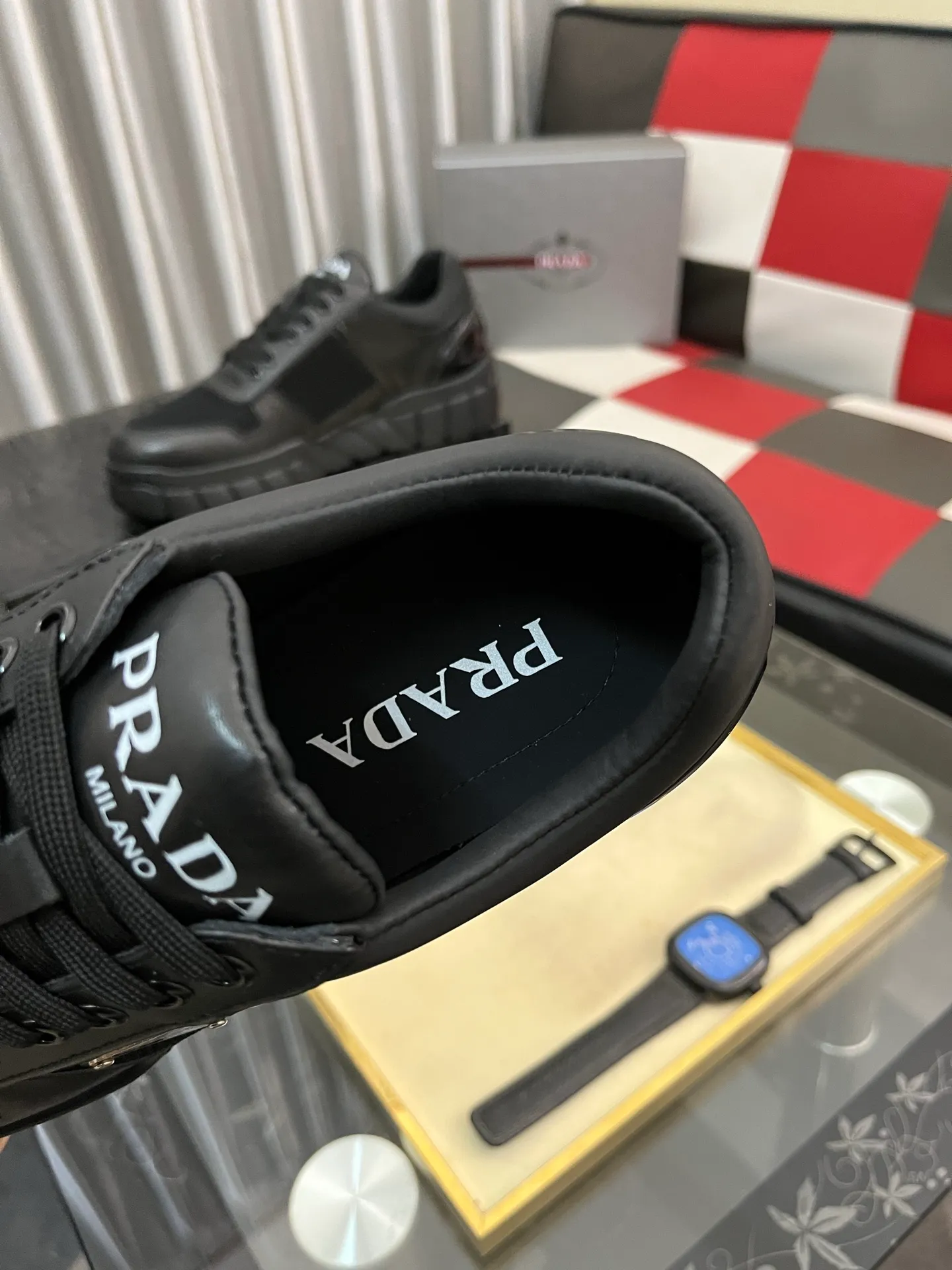 Men's shoes 💰: 560⌚⌚ high version. High-quality new PRADA counters are launched simultaneously. The new men's shoes and 😘 fabrics are selected from first-layer cowhide. Lining: Imported cowhide leather lining. 👍🏿High-end☄️Open-molded non-slip rubber outsole, exquisite lines, simple and elegant, comfortable and high-end for leisure travel. Number of yards: 38 to 44. (Can be customized for 45 non-refundable)